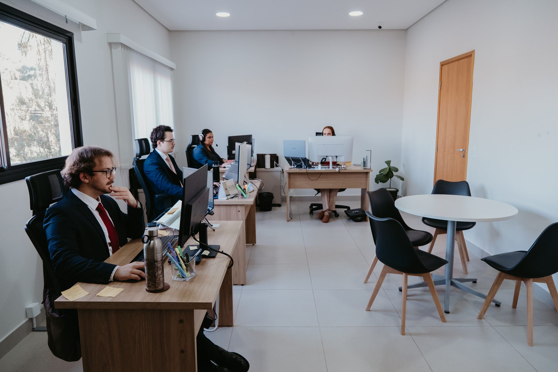 Sala de reuniões e ambiente de trabalho da HBK Advogados em Campinas — Barão Geraldo